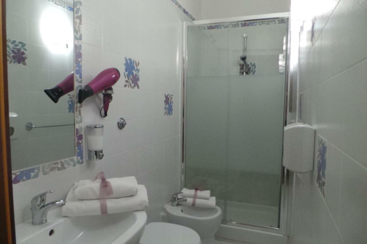 Small Quadruple Room,1300130563:JPEG