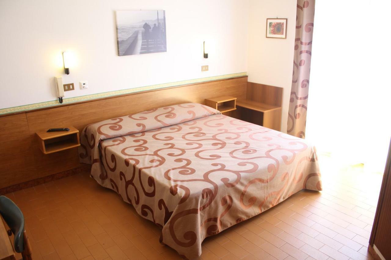 Economy Double or Twin Room,784042545:JPEG