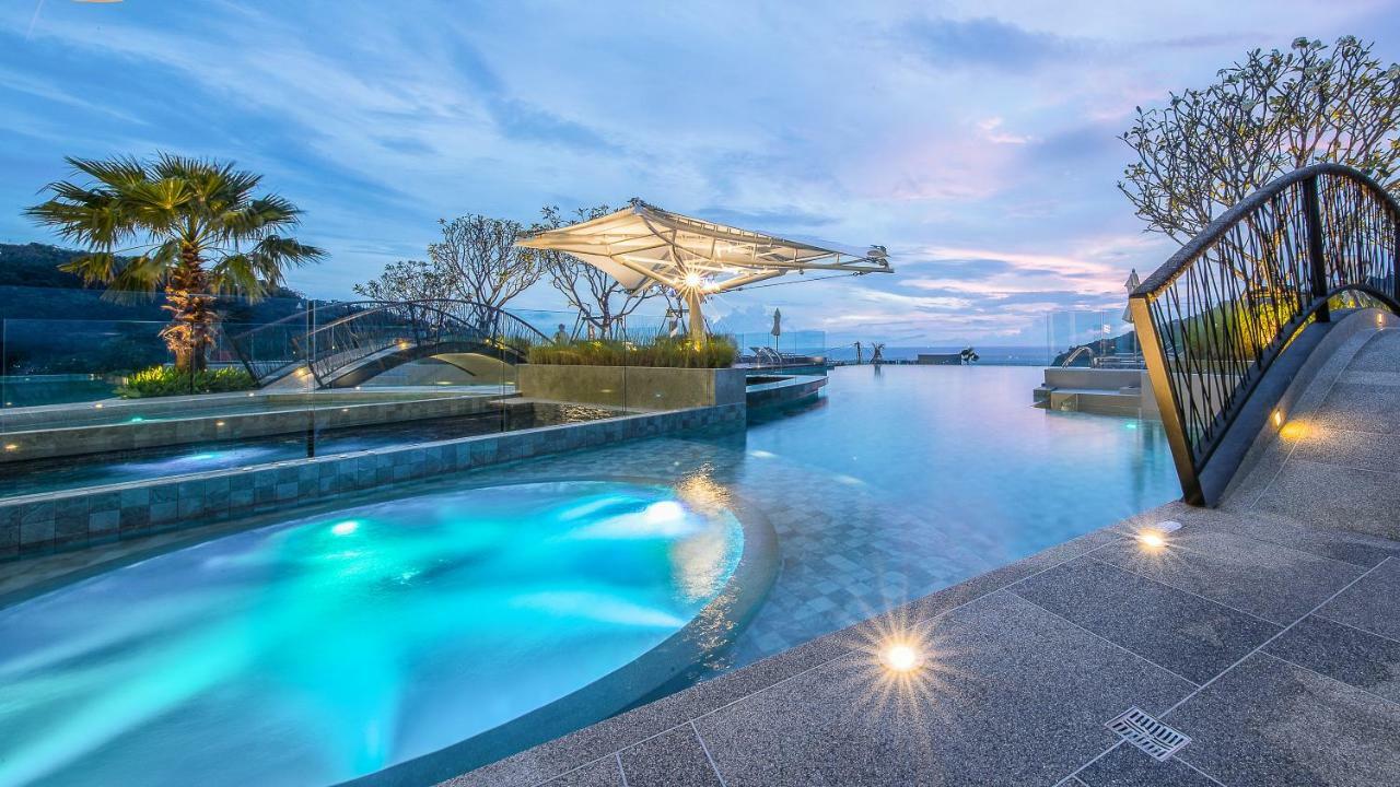 Deluxe Pool Access