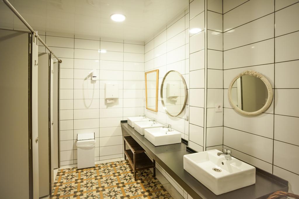Bed in een Gemengde Slaapzaal met 6 Bedden