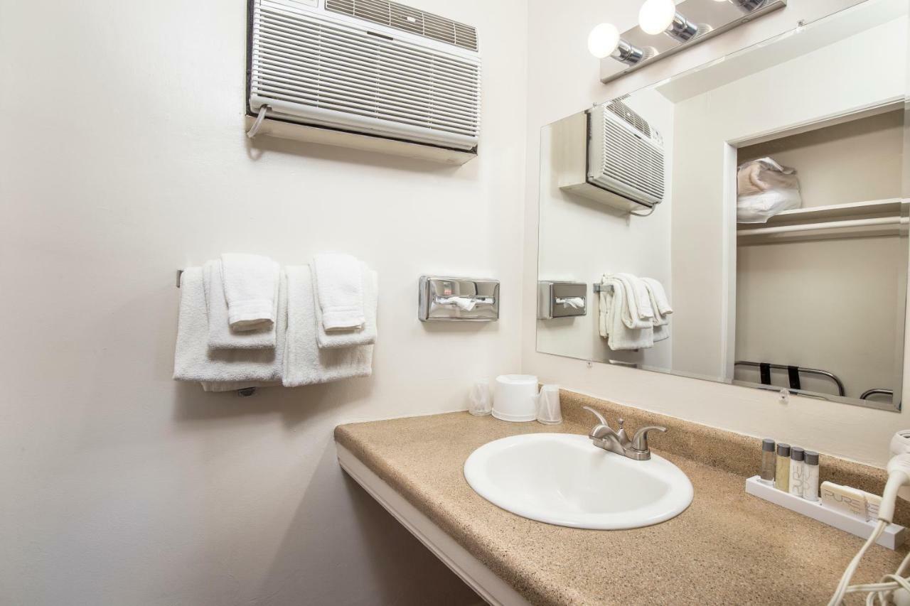 Queen Room,812686770:JPEG