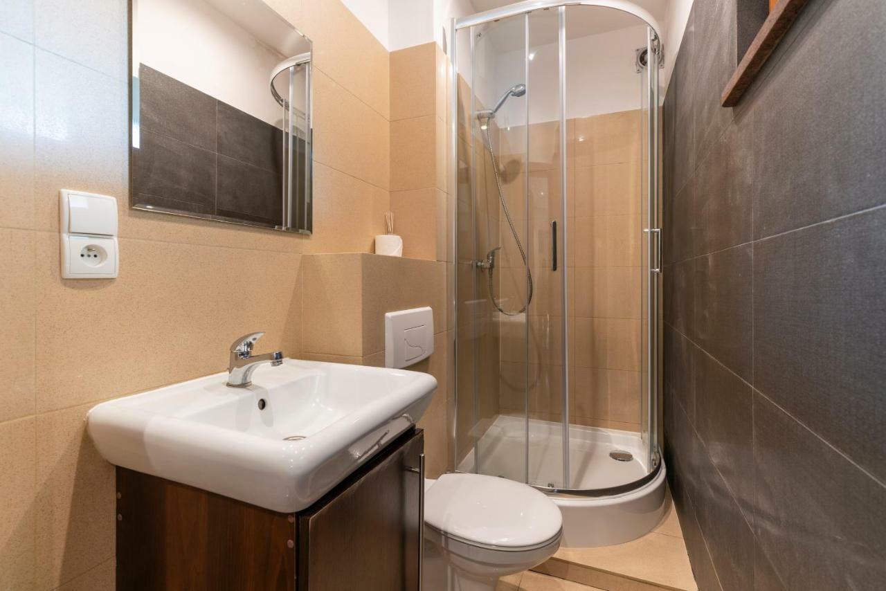 Twin Room with Bathroom,813189579:JPEG