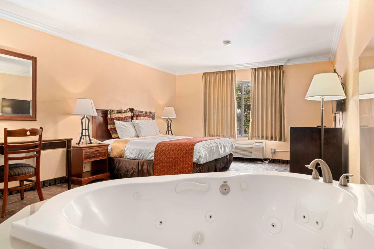 King Room Spa Bath,815231810:JPEG