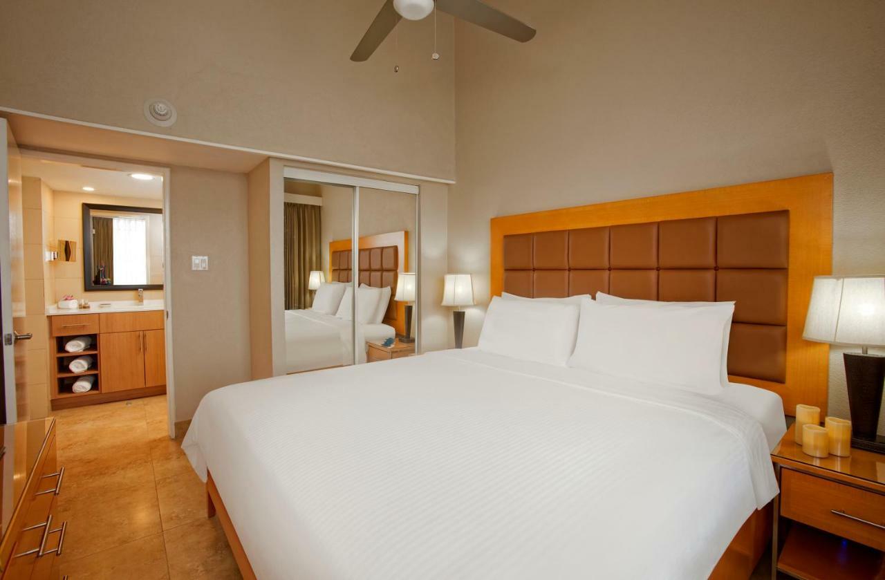 One-Bedroom King Suite with Garden View