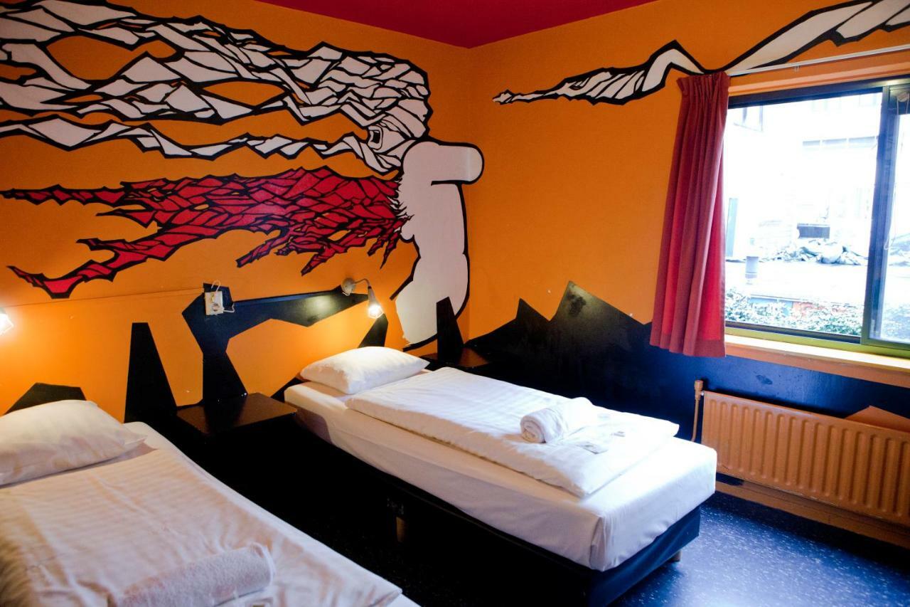 Kleine Tweepersoonskamer met 2 Aparte Bedden