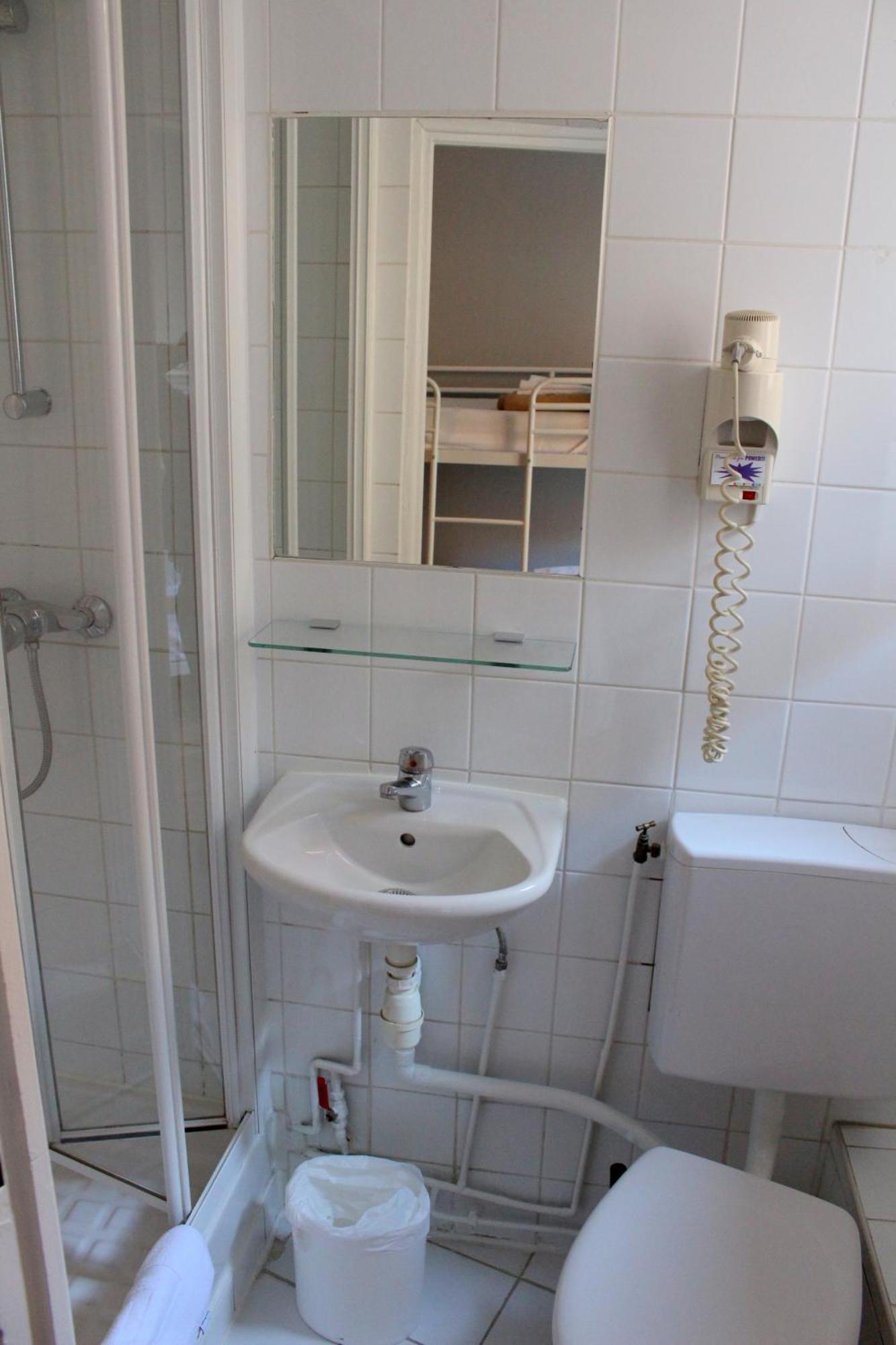 Quadruple Room Private Bathroom