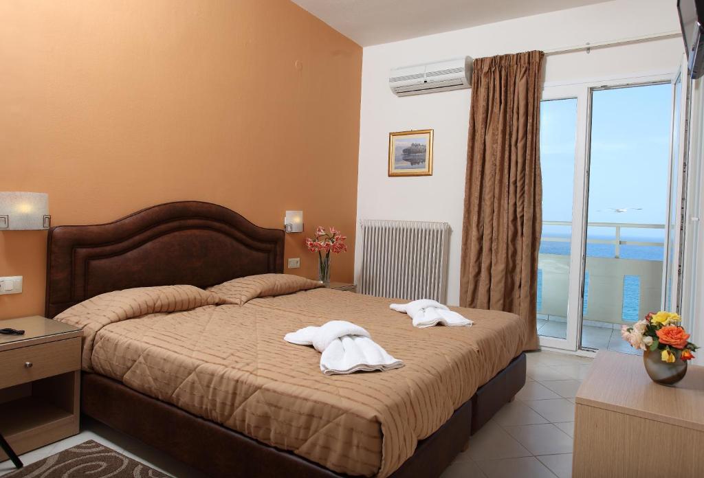 Double or Twin Room with Sea View