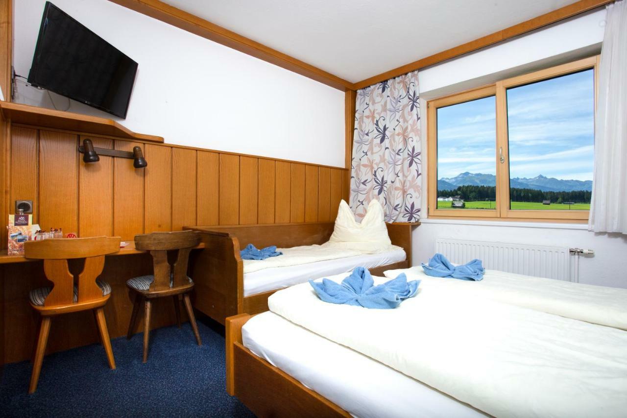 Dreibettzimmer mit Bergblick