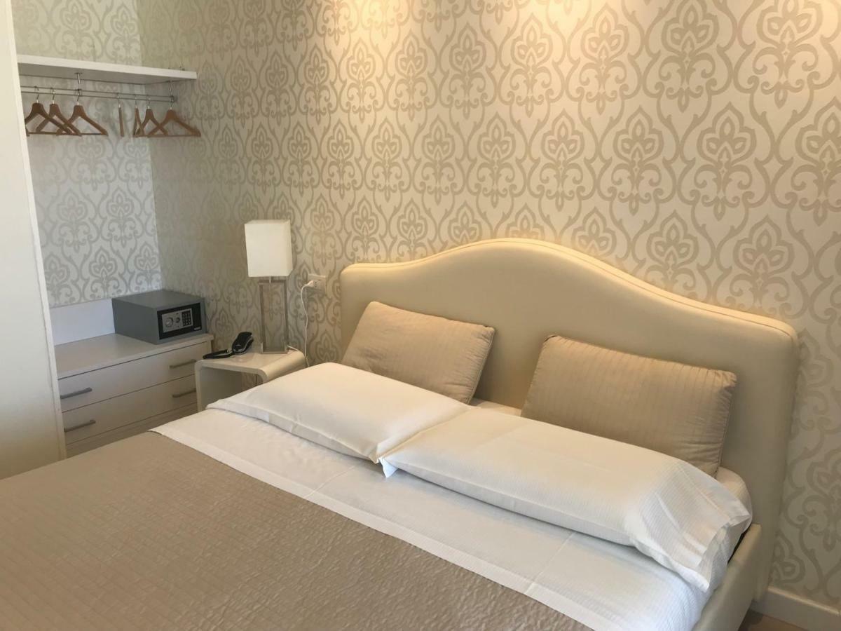 Panoramic Superior Room Lateral Sea View