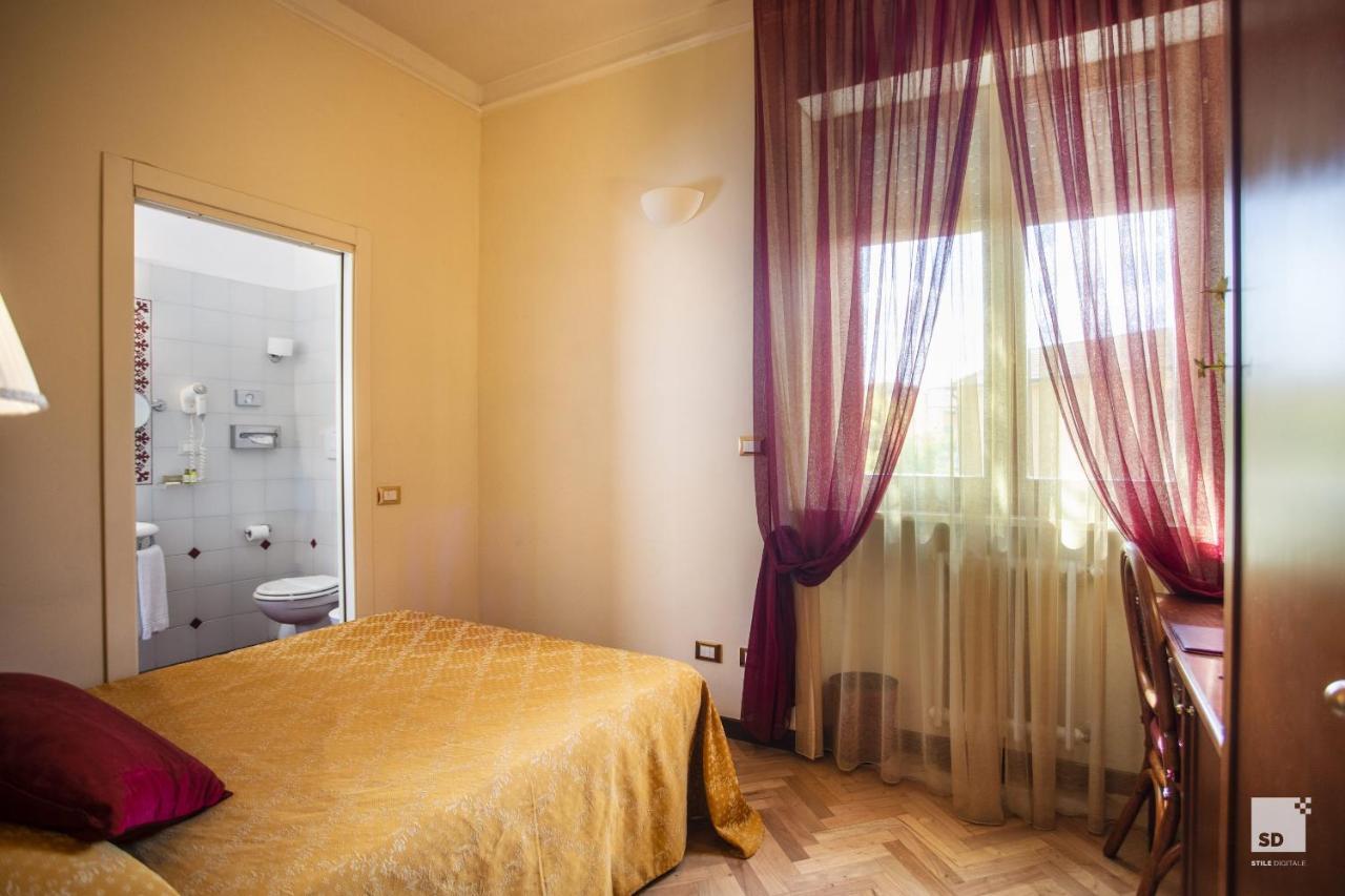 Single Room,933316525:JPEG
