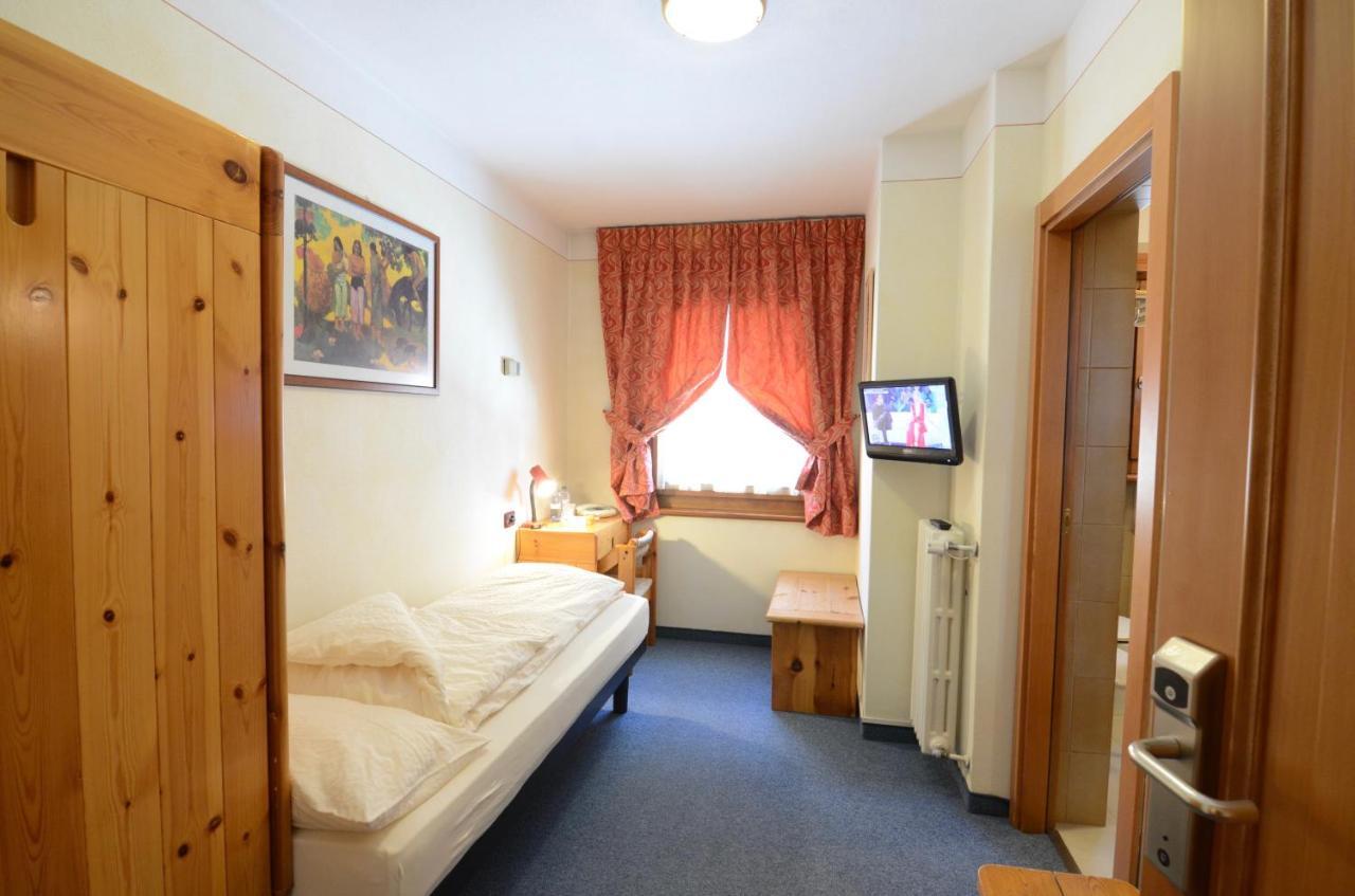 Single Room,936938221:JPEG