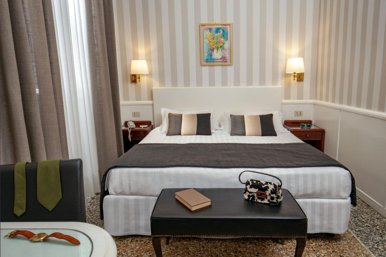 Quarto com Cama de Casal ou 2 de Solteiro