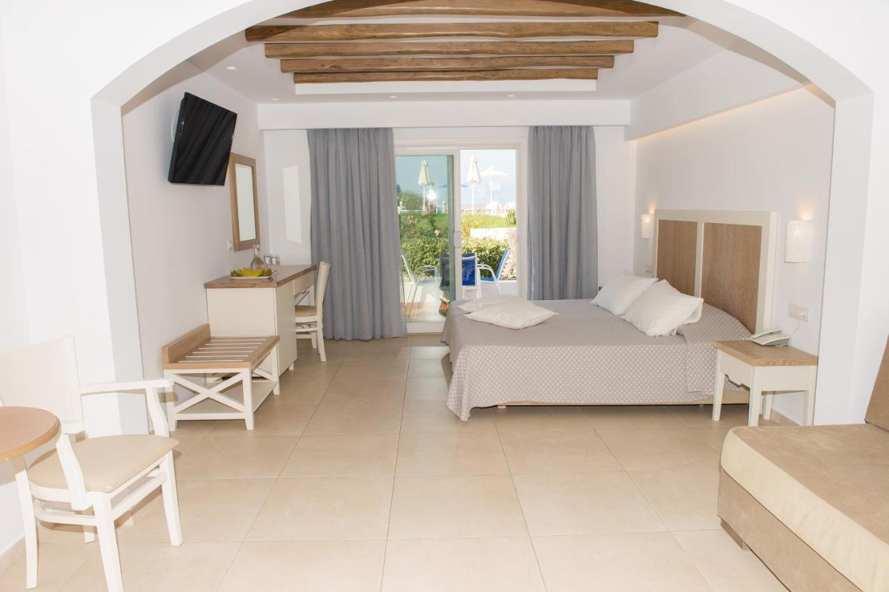 Family Studio,945241687:JPEG