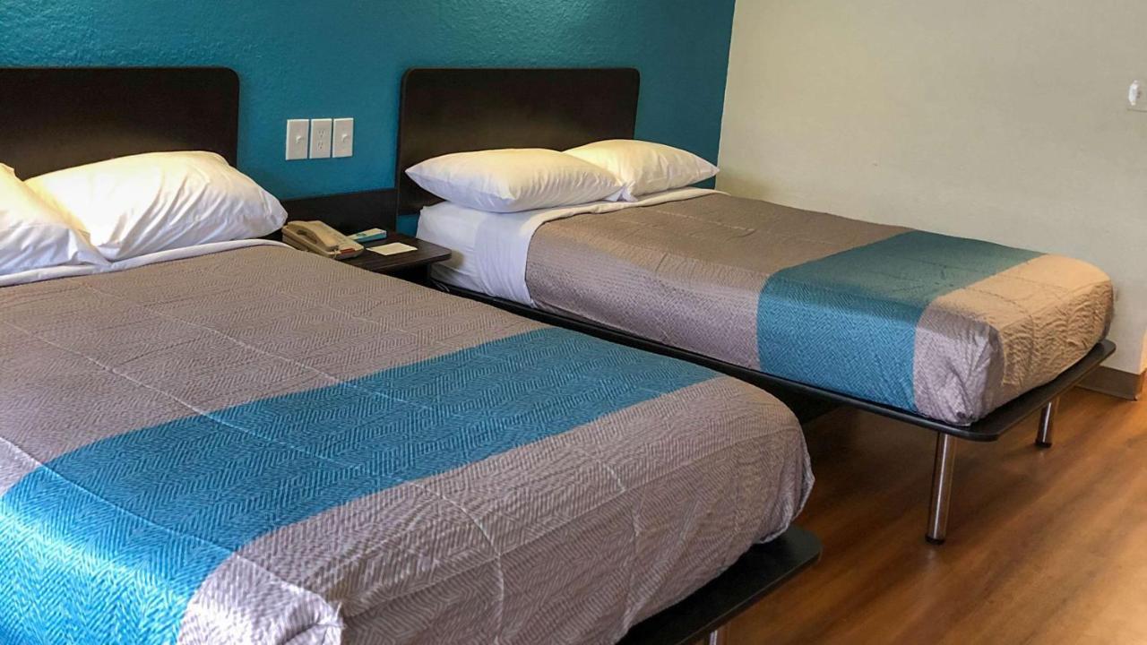 Quadruple Room - Non-Smoking,945345655:JPEG