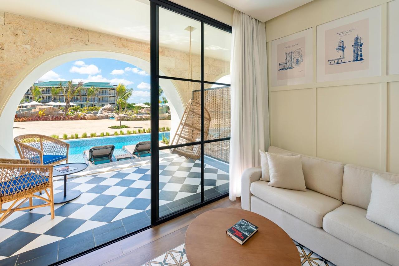 El Beso Junior Suite Swim Up Single