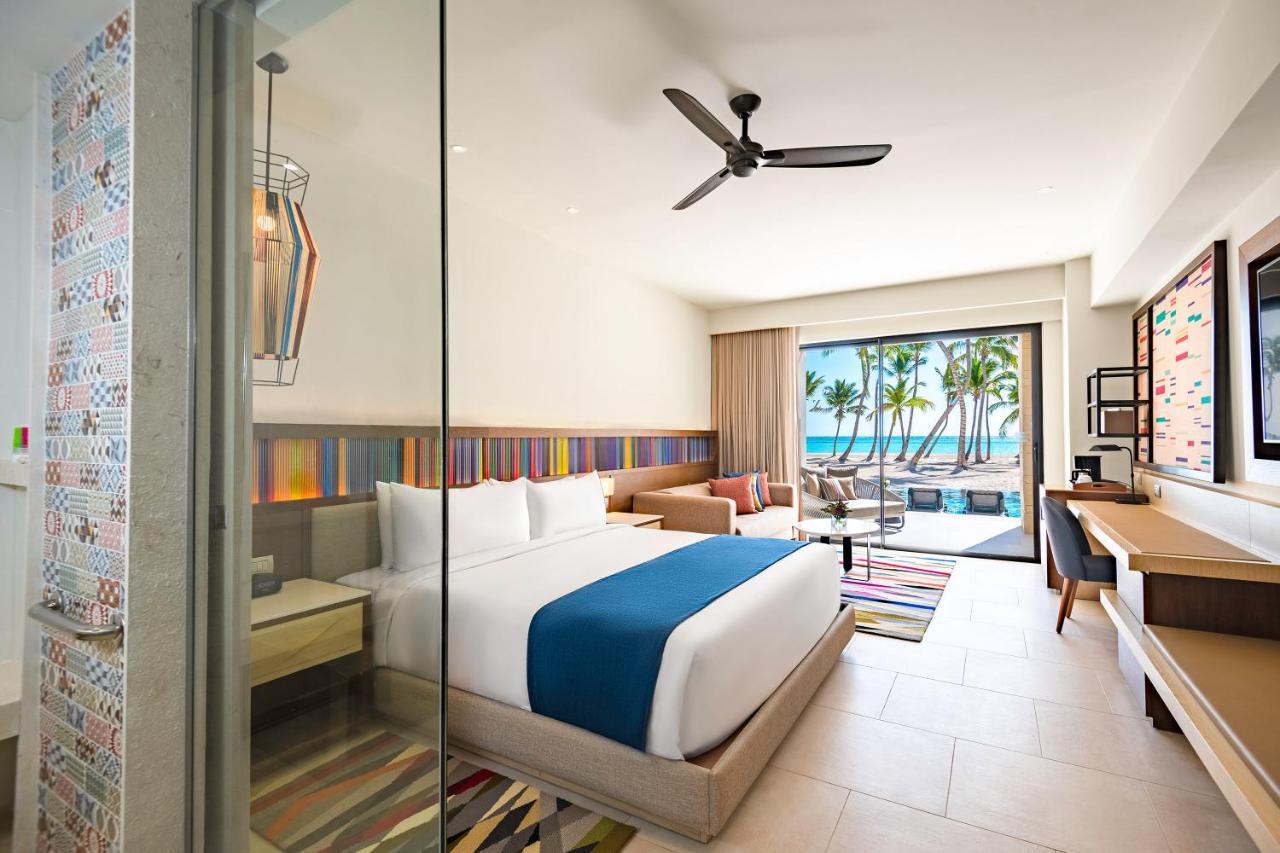 Oceanfront Swim-Up Club Junior Suite,969594337:JPEG