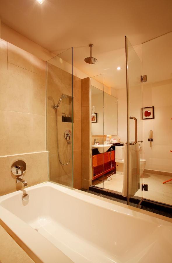Deluxe Double Room Pool View with Daily Complimentary Minibar,969718912:JPEG
