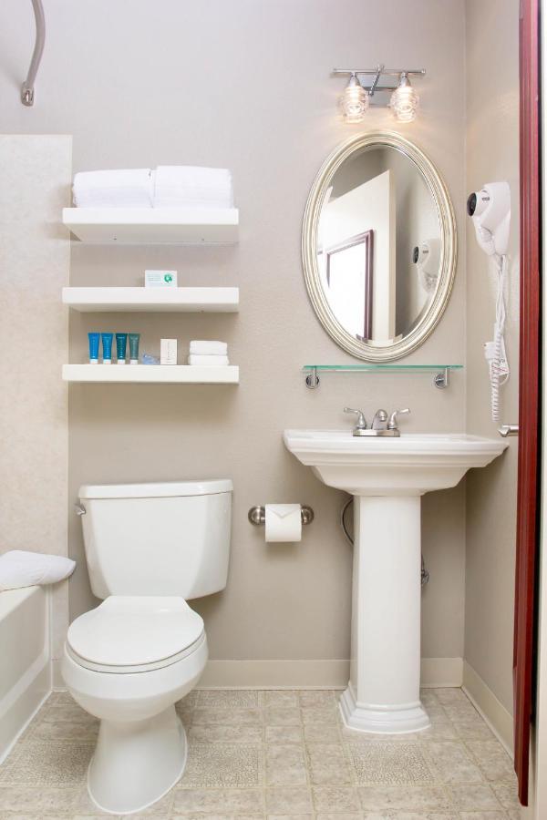 Petite Queen Room