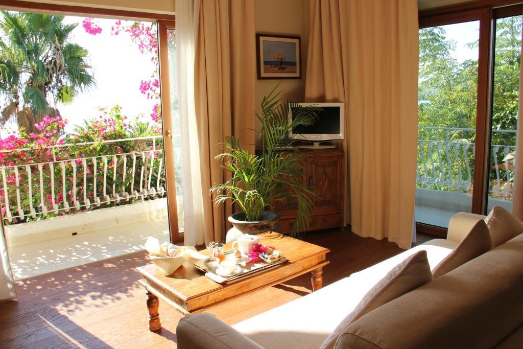 Suite with Sea View,9948730:JPEG
