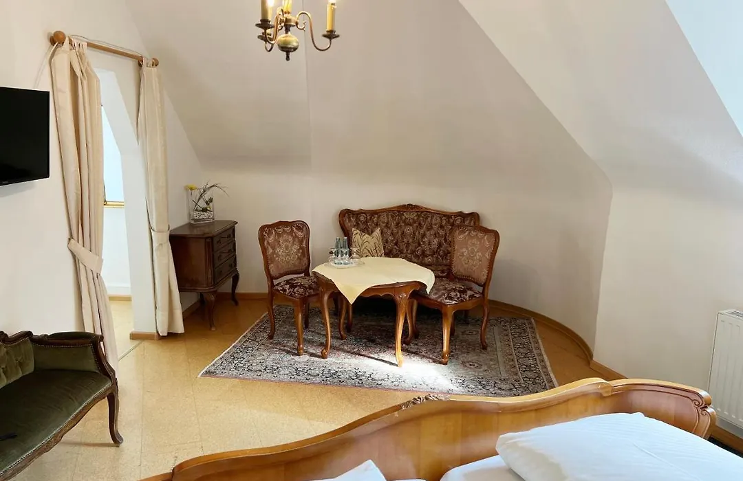 Hotel Kuehler Krug-1