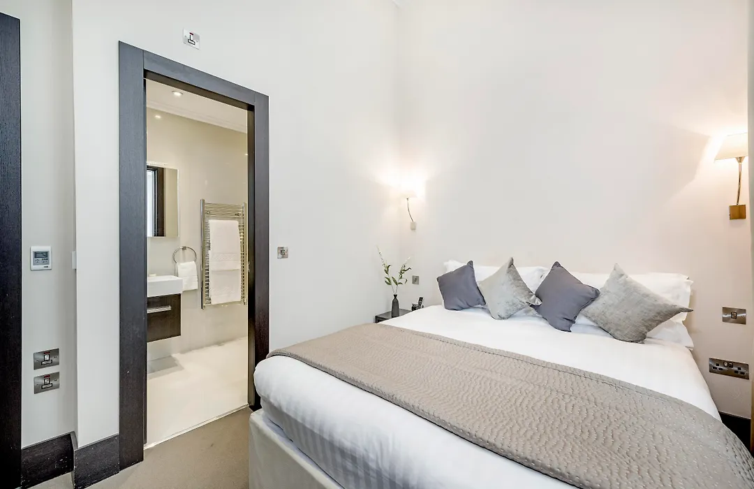 130 Queen'S Gate Apartments-1