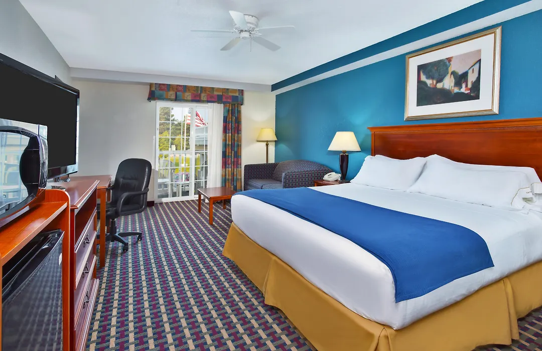 Holiday Inn Express & Suites Petoskey By Ihg-1