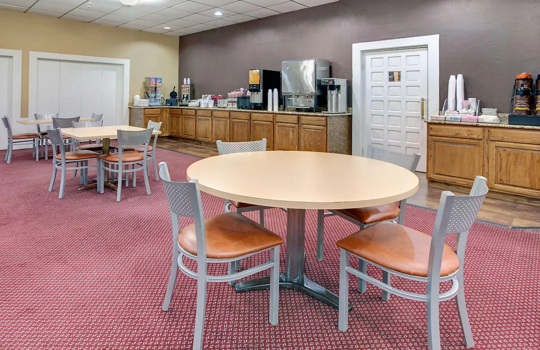Super 8 By Wyndham Norman-1