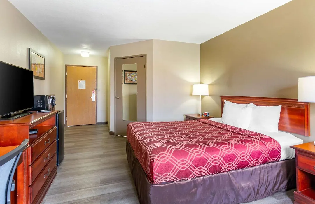 Econo Lodge Inn & Suites Dickson-1