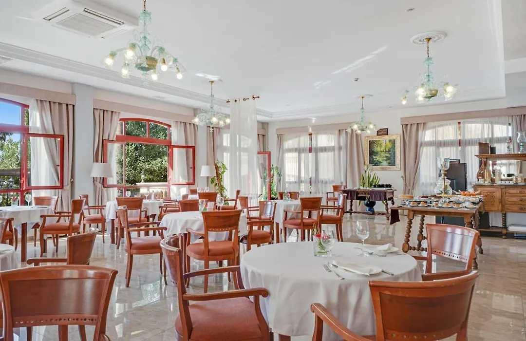 Hotel Ciutat Jardi-1