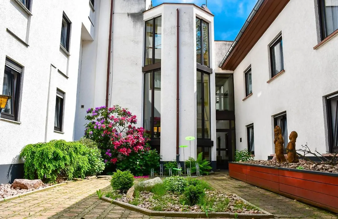 Kurgarten-Hotel-1