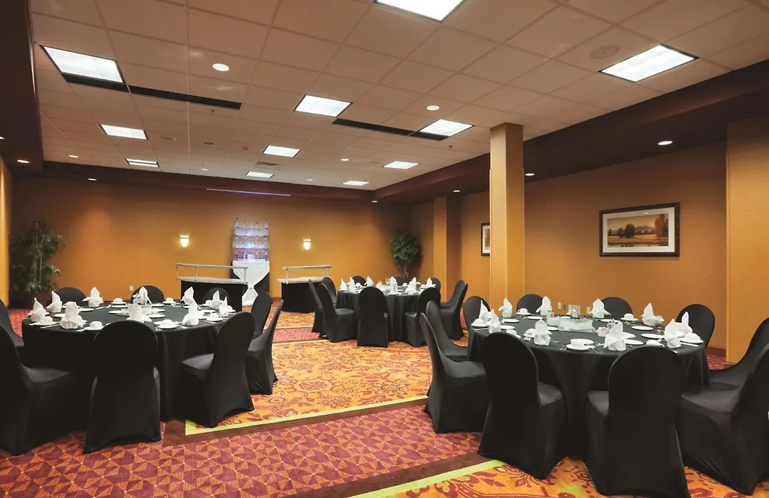 Embassy Suites East Peoria Hotel And Riverfront Conference Center-1