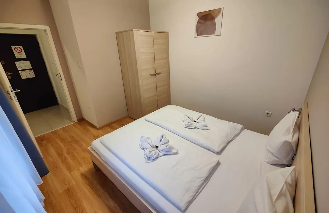 Corvin Plaza Apartments & Suites-1