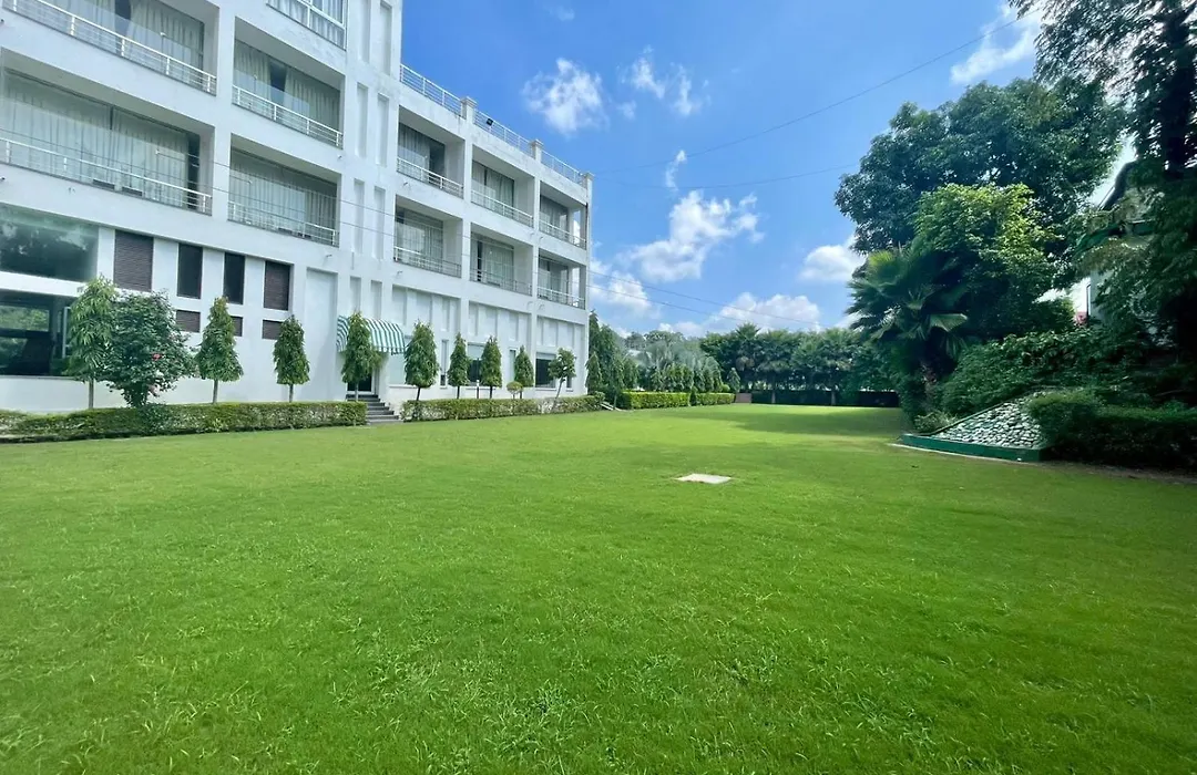 Winsome Resort & Spa Corbett-1