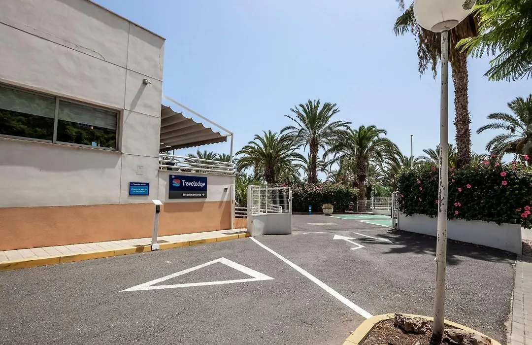 Travelodge Alicante Puerto-1