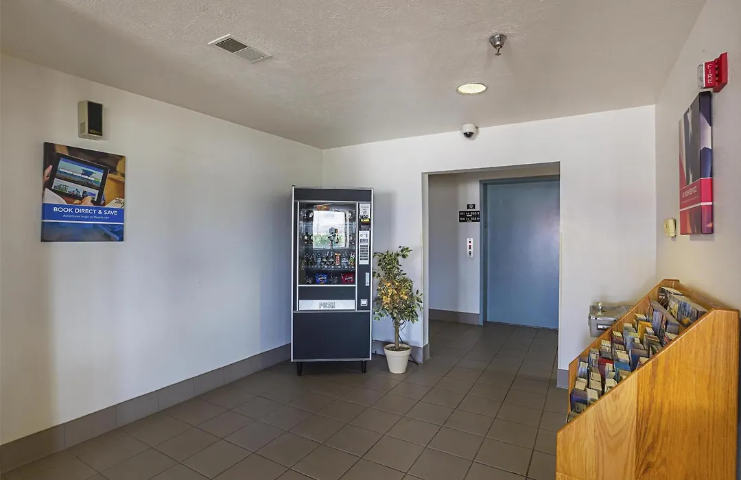 Motel 6 Omaha - Iat West-1