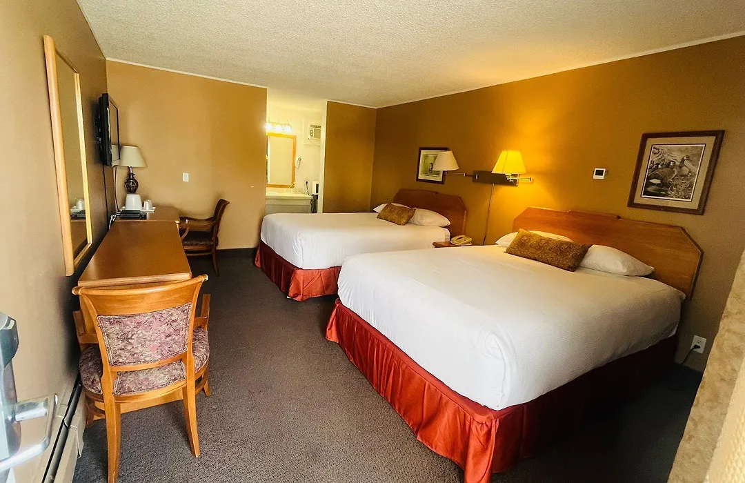 Travelodge By Wyndham Moose Jaw-1