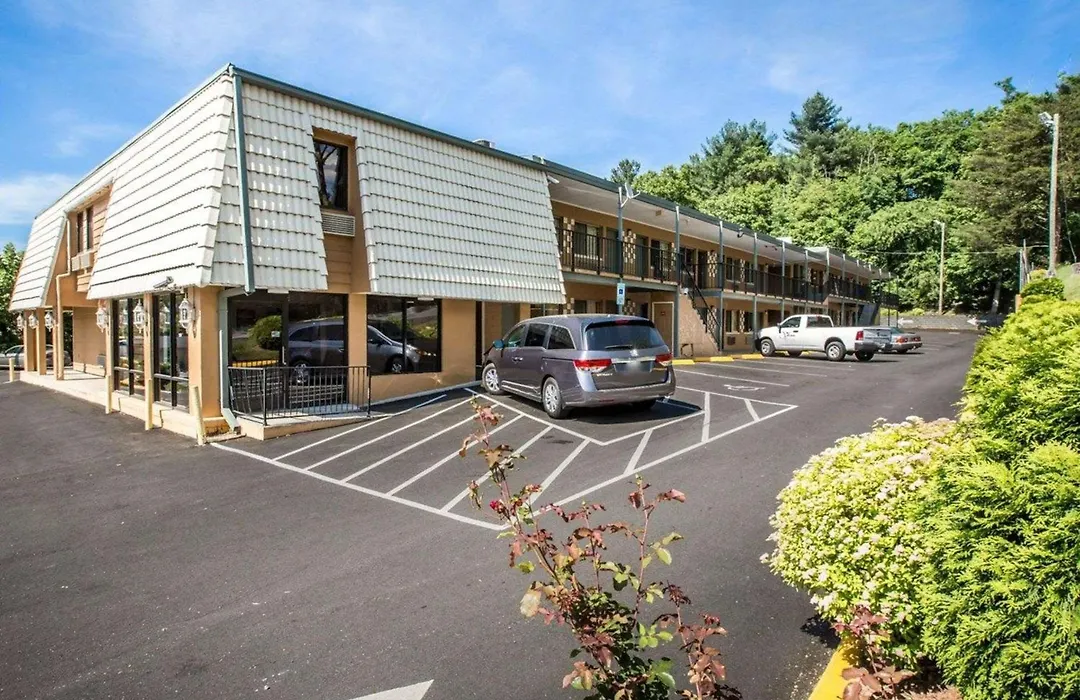 Econo Lodge Biltmore-1