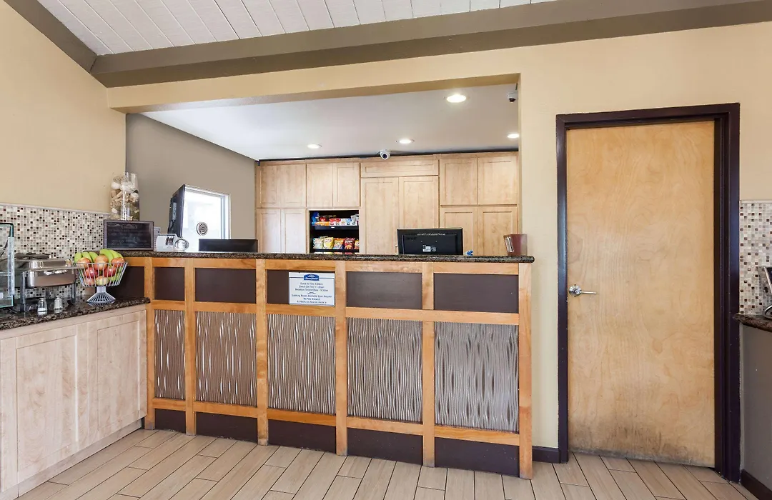 Howard Johnson By Wyndham National City/San Diego South-1