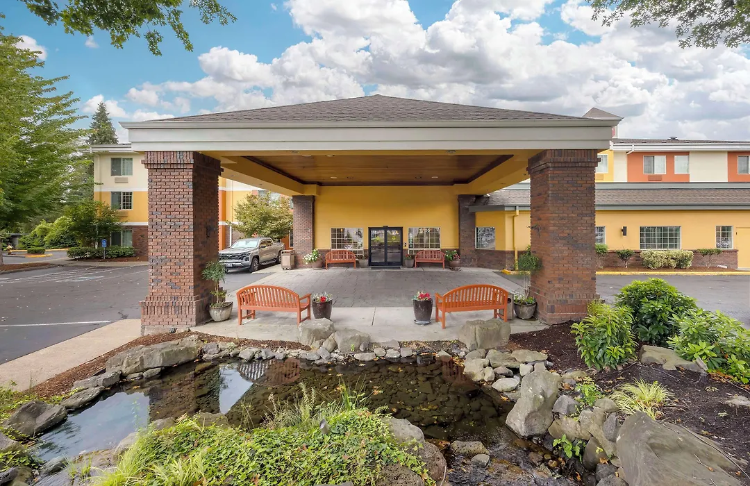 Best Western Plus Northwind Inn & Suites-1