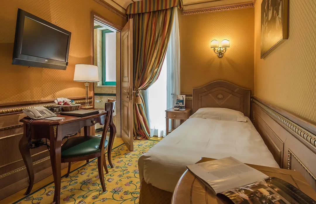 River Palace Hotel-1