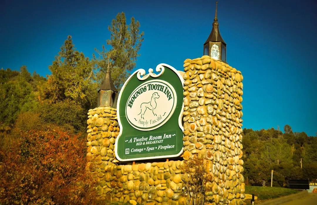 Hounds Tooth Inn-1