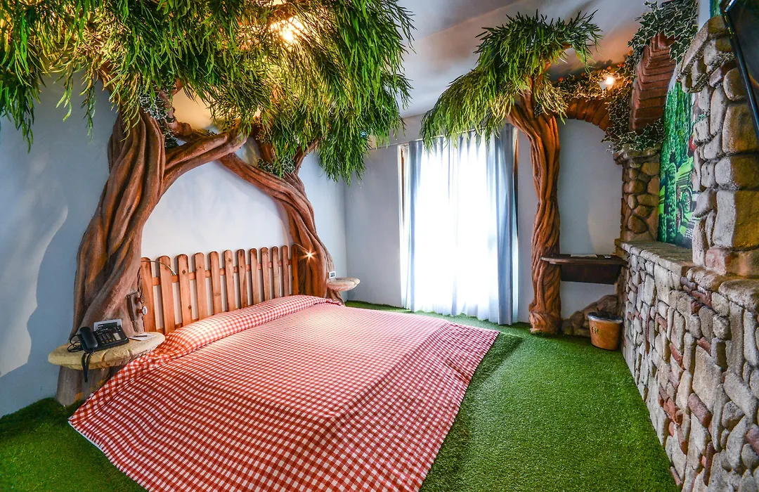 Th Lazise - Hotel Parchi Del Garda-1