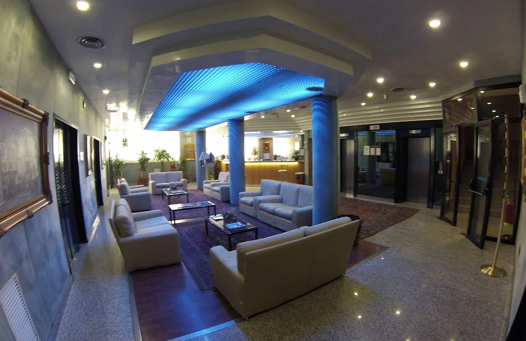 Benny Hotel-1