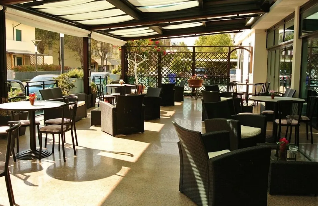 Hotel Mirage-1