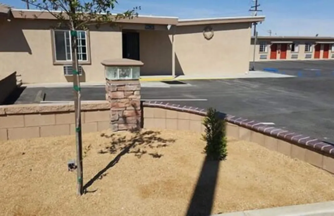 Motel 6 Maple/Main-1