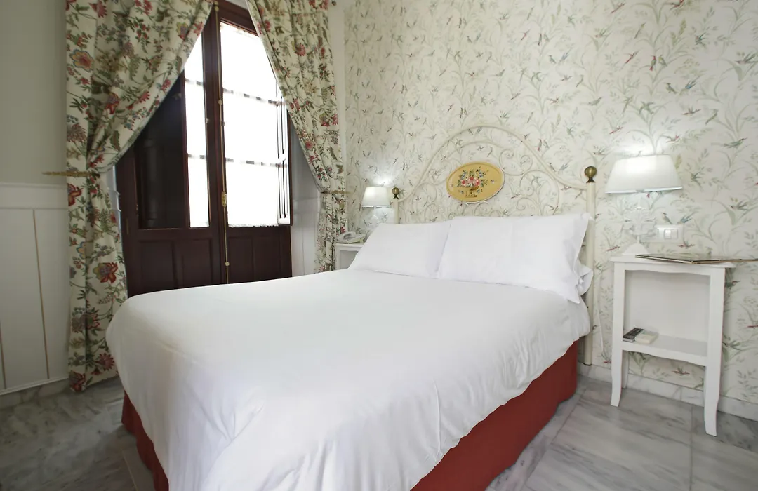 Basic Hotel Puerta De Sevilla-1