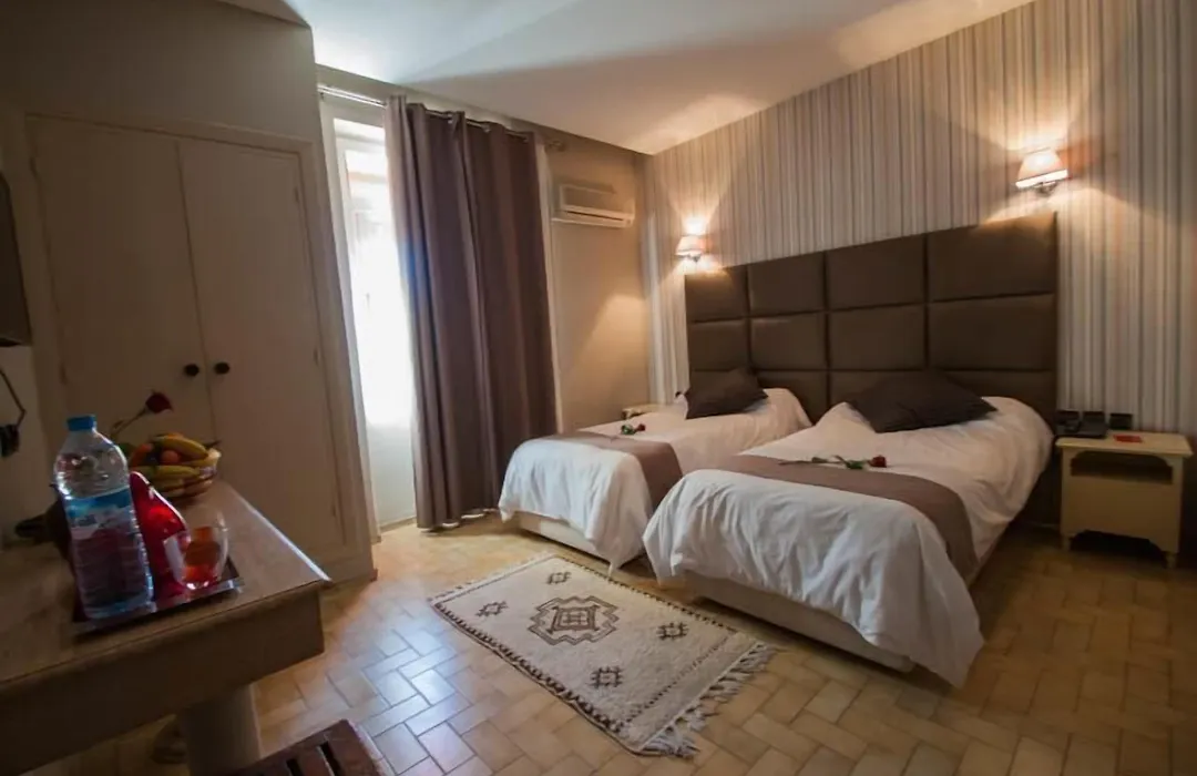 Hotel De La Paix-1