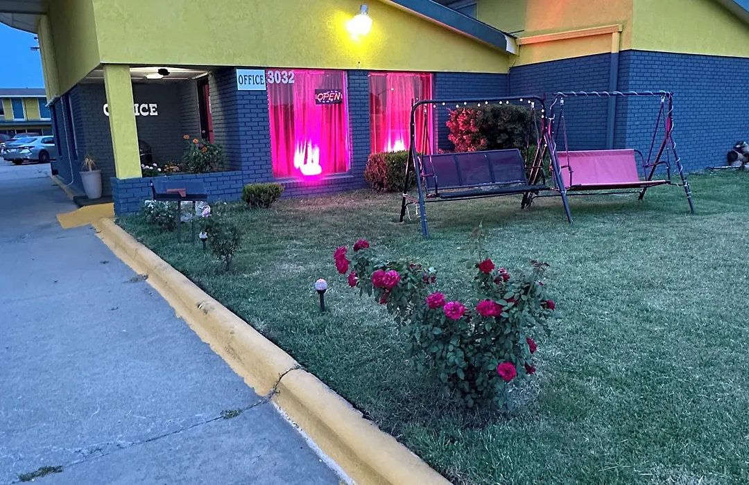 Travel Inn & Suites-1