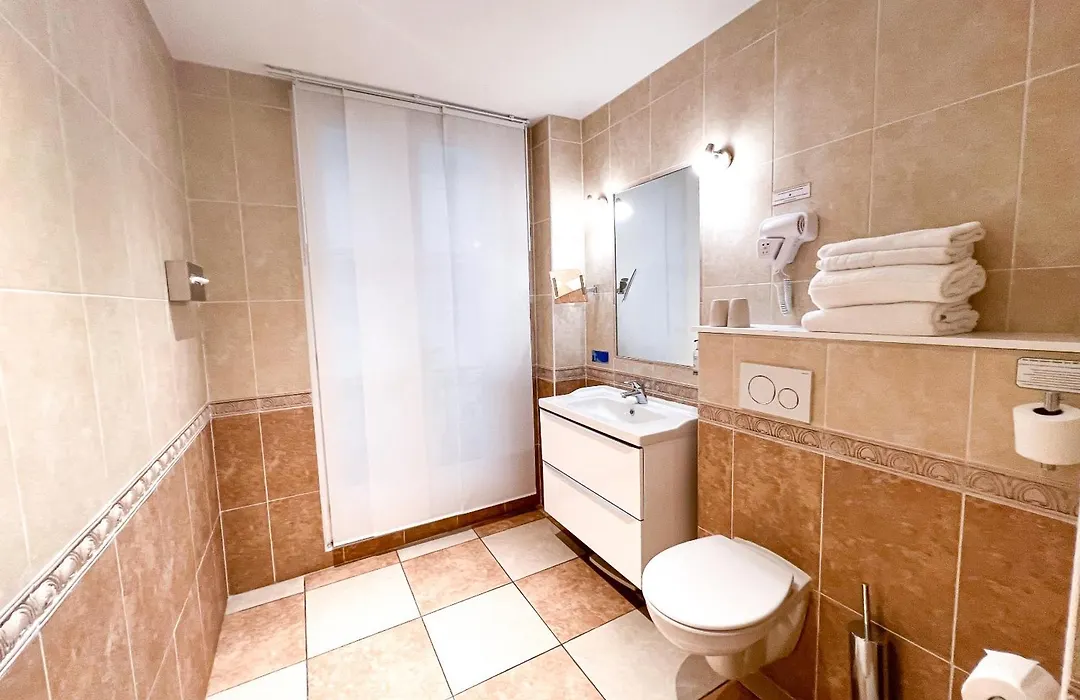 Hotel D'Aragon - Place De La Comedie --1