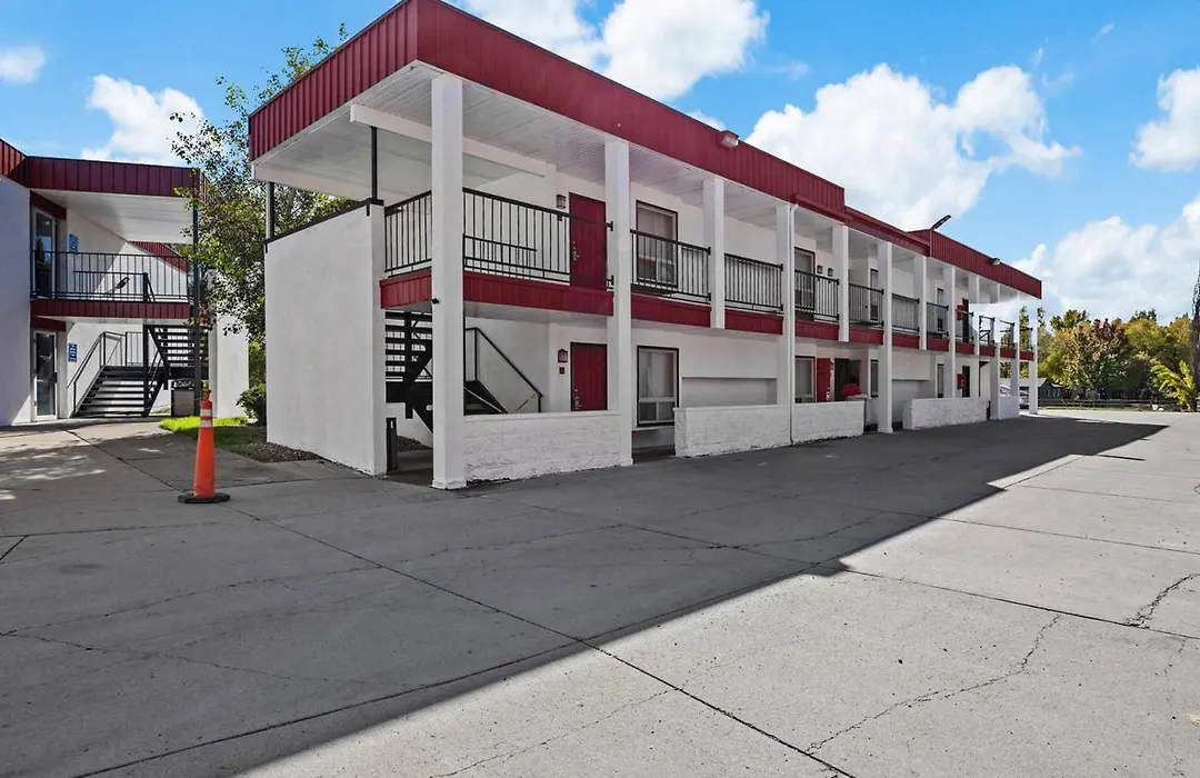 Red Arrow Inn & Suites, A Travelodge By Wyndham-1